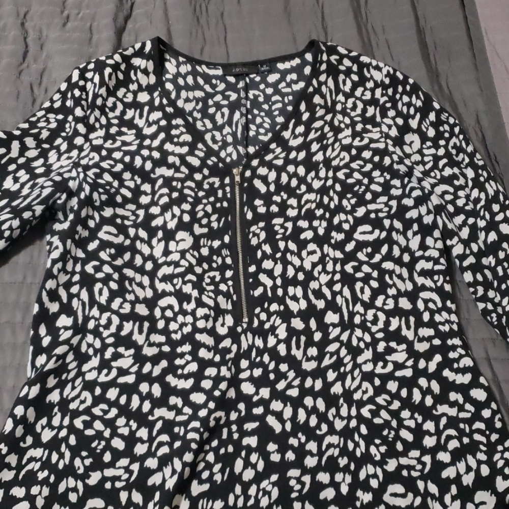 🌵Apt 9 Cheetah print blouse